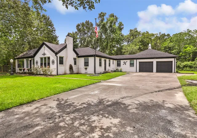 Photo 2 of Single family home for sale at 105 Wallisville Rd, Liberty, TX 77575 | MLS# 94760195 | Listing updated on 2026-10-03