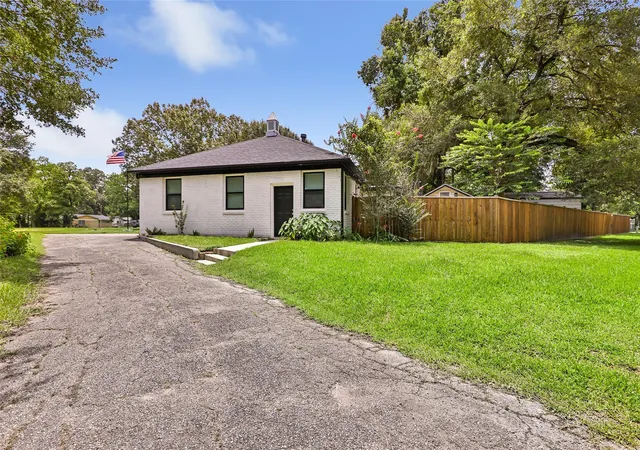 Photo 3 of Single family home for sale at 105 Wallisville Rd, Liberty, TX 77575 | MLS# 94760195 | Listing updated on 2026-10-03