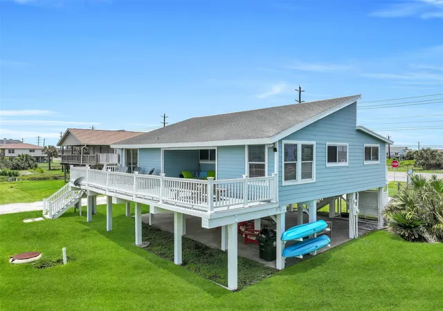 Photo 4 of Single family home for sale at 21423 Gulf Dr, Galveston, TX 77554 | MLS# 19646276 | Listing updated on 2026-09-03