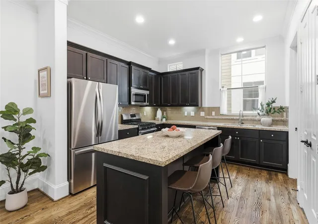 Photo 2 of Sale Pending at 2411 Beall St, Houston, TX 77008 | MLS# 93381189 | Listing updated on 2026-09-06