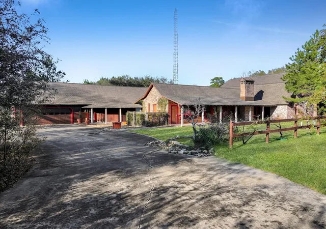 Homes for sale in Lumberton, TX | 880 W Walton Rd, Lumberton, TX 77657 | MLS# 10458193