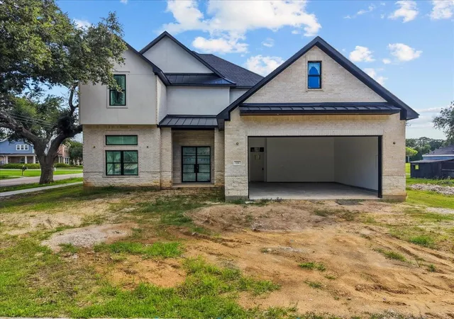 Homes for sale in League City, TX | 721 S Kansas Ave, League City, TX 77573 | MLS# 53788400