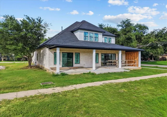 Homes for sale in League City, TX | 721 S Kansas Ave, League City, TX 77573 | MLS# 53788400