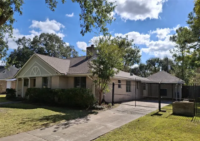 3rd image of 7807 Bellerive Dr Dr, Houston, TX 77036 | MLS# 18844556