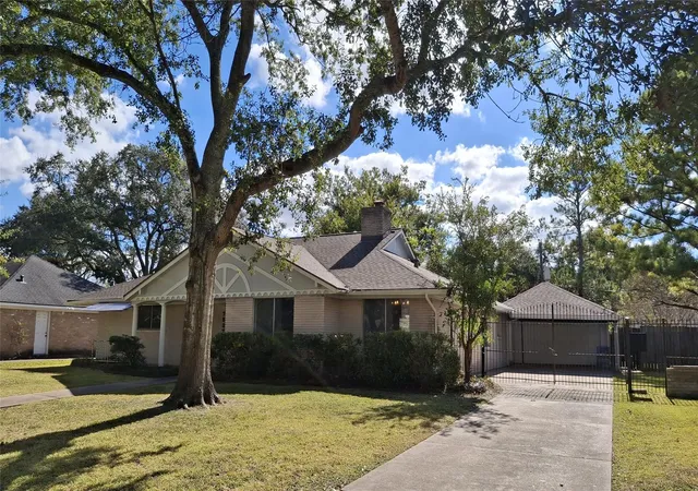 4th image of 7807 Bellerive Dr Dr, Houston, TX 77036 | MLS# 18844556