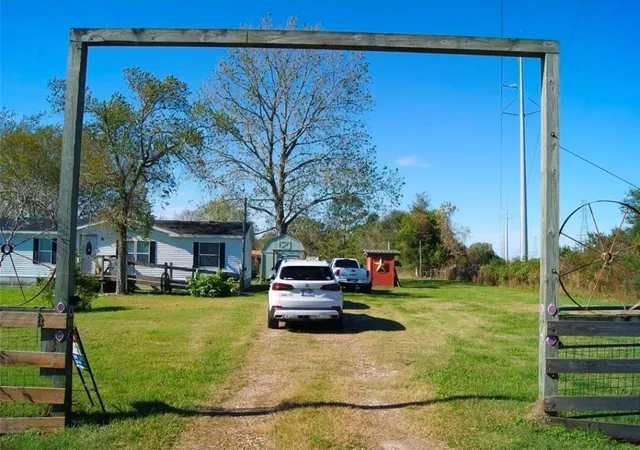 2nd image of 1611 Bunyard Rd, Alvin, TX 77511 | MLS# 4036583