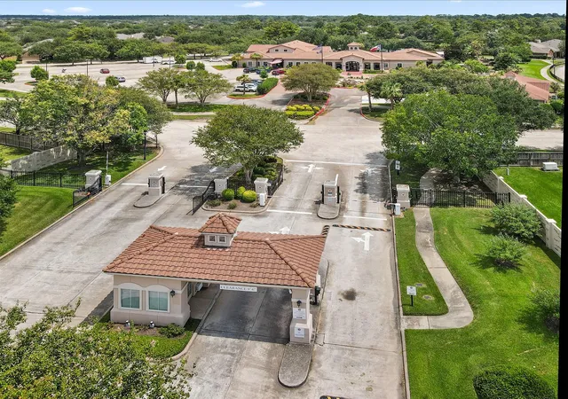 2nd image of 1242 Modena Dr, Pearland, TX 77581 | MLS# 86905320
