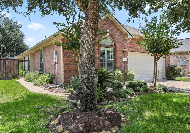 4th image of 1242 Modena Dr, Pearland, TX 77581 | MLS# 86905320