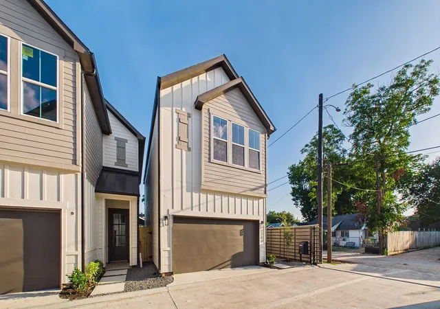 4th image of 2708 Reynolds St, Houston, TX 77009 | MLS# 83885693