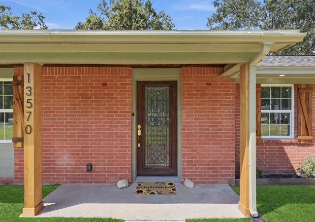 Photo 3 of Sale Pending at 13570 Moss Hl Dr, Beaumont, TX 77713 | MLS# 12825633 | Listing updated on 2026-09-13
