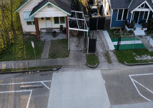 Photo 1 of Single family home for sale at 2305 Elysian St, Houston, TX 77026 | MLS# 68405048 | Listing updated on 2026-08-29