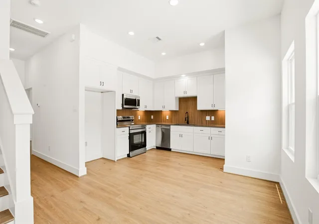 5th image of 7843 Sunnyhill St, Houston, TX 77088