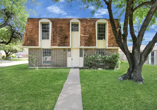 Photo 2 of Single family home for sale at 203 Kirkaldy Dr, Houston, TX 77015 | MLS# 22821311 | Listing updated on 2026-07-10