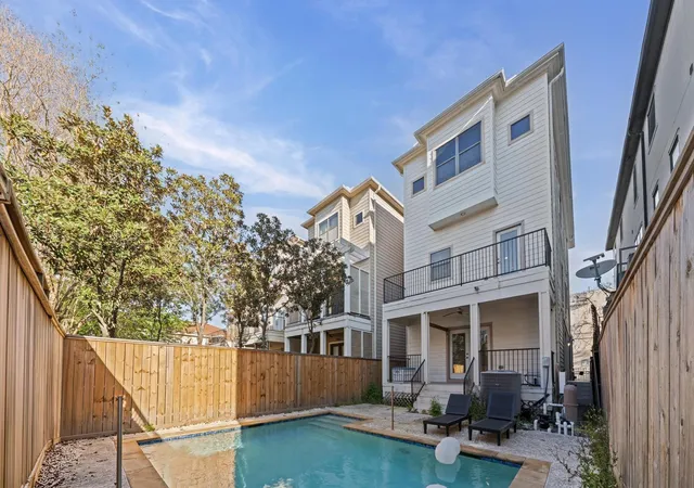 2nd image of 5705 Petty St #A, Houston, TX 77007 | MLS# 11869701