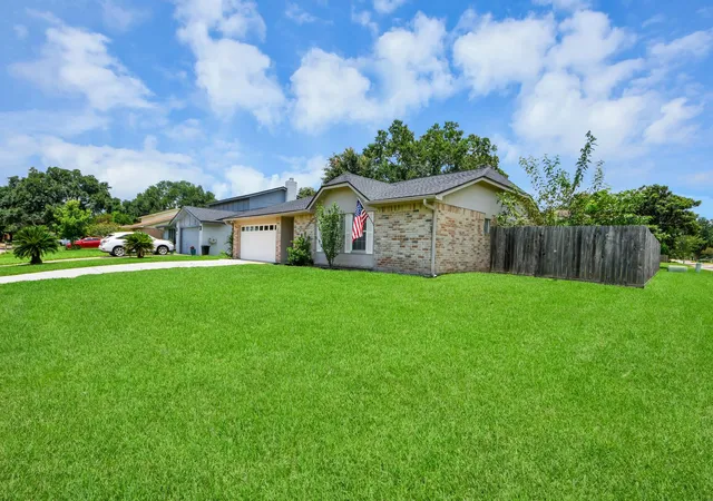 Photo 3 of Sale Pending at 8402 Church Light Ln, Houston, TX 77064 | MLS# 9121951 | Listing updated on 2026-09-11