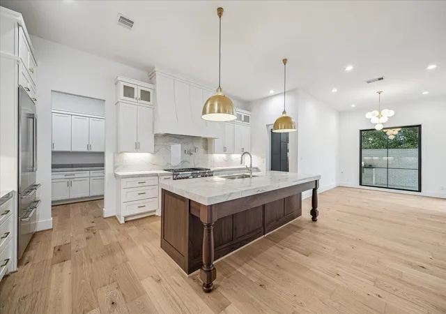 Photo 3 of Sale Pending at 3107 Kettering Dr, Houston, TX 77027 | MLS# 17313279 | Listing updated on 2026-09-16