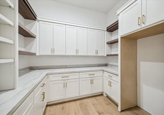Photo 4 of Sale Pending at 3107 Kettering Dr, Houston, TX 77027 | MLS# 17313279 | Listing updated on 2026-09-16