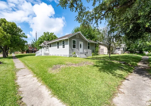 3rd image of 3201 Iowa St, Baytown, TX 77520 | MLS# 8328165