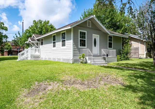 4th image of 3201 Iowa St, Baytown, TX 77520 | MLS# 8328165