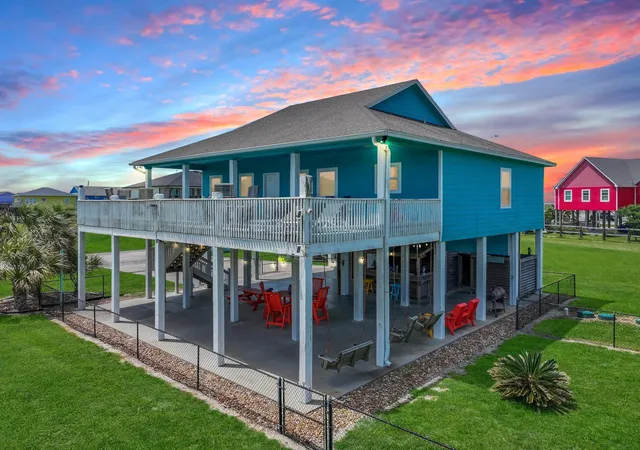 Photo 1 of Single family home for sale at 962 Surfside Dr, Port Bolivar, TX 77650 | MLS# 10413227 | Listing updated on 2026-04-21