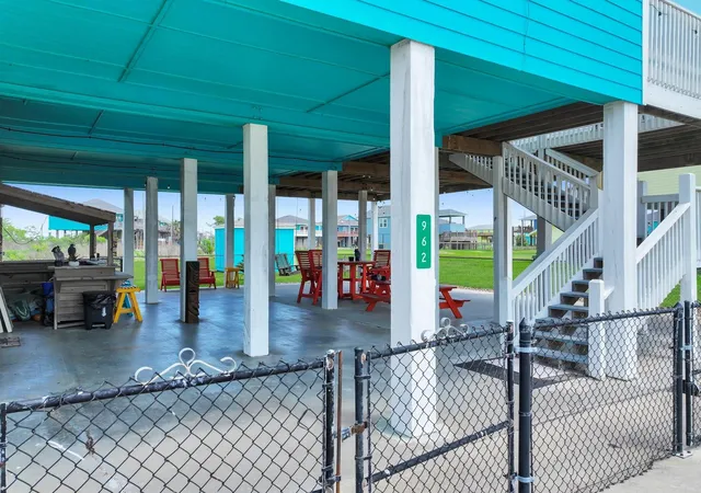 Photo 3 of Single family home for sale at 962 Surfside Dr, Port Bolivar, TX 77650 | MLS# 10413227 | Listing updated on 2026-04-21