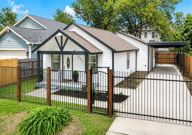 1st image of 4409 Mckinley St, Houston, TX 77051 | MLS# 28649859