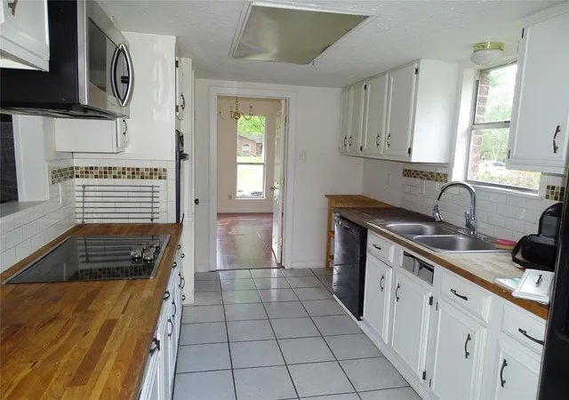 4th image of 18906 Woodridge Dr, Conroe, TX 77302 | MLS# 73754281