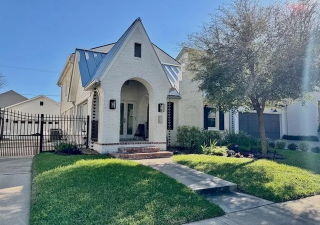 Photo 1 of Sale Pending at 2919 Georgetown St, Houston, TX 77005 | MLS# 49095314 | Listing updated on 2026-09-02