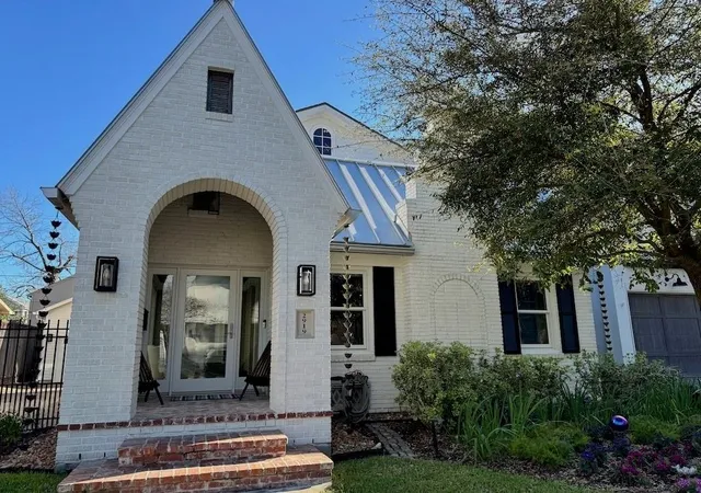 Photo 2 of Sale Pending at 2919 Georgetown St, Houston, TX 77005 | MLS# 49095314 | Listing updated on 2026-09-02