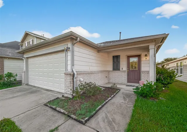 Photo 1 of Sale Pending at 2630 Skyview Crst Ct, Houston, TX 77047 | MLS# 72055599 | Listing updated on 2026-08-28
