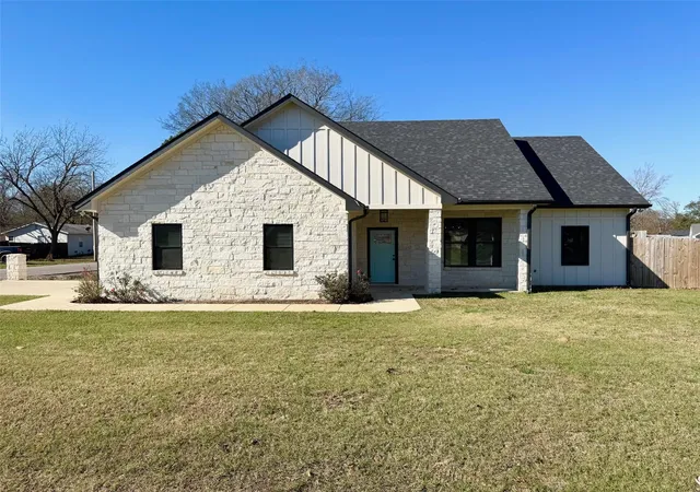 Homes for sale in Crockett, TX | 505 Brazos St, Crockett, TX 75835 | MLS# 93082537