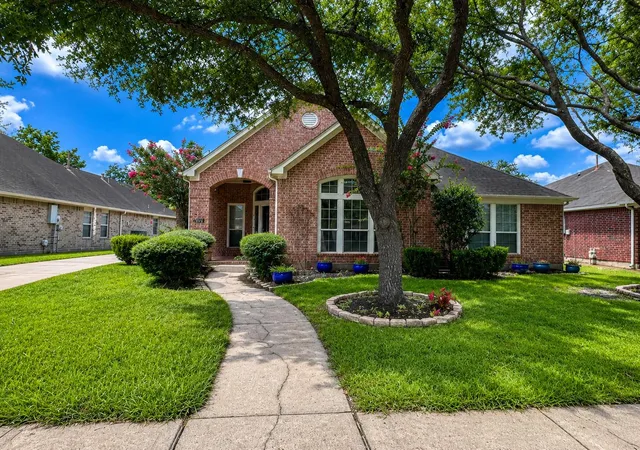 Photo 2 of Single family home for sale at 2718 Atlas Dr, Missouri City, TX 77459 | MLS# 16494309 | Listing updated on 2026-09-14