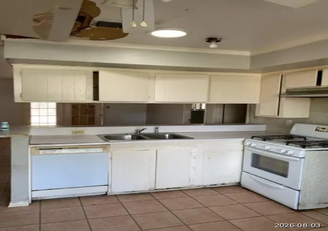 Photo 3 of Sale Pending at 718 Hollyvale Dr, Houston, TX 77060 | MLS# 62388115 | Listing updated on 2026-09-08