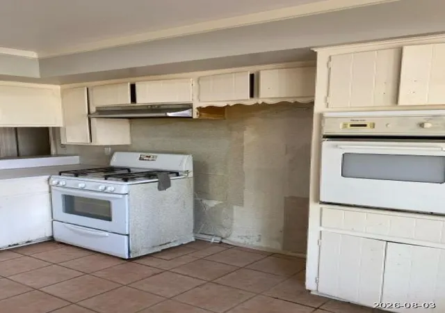 Photo 3 of Sale Pending at 718 Hollyvale Dr, Houston, TX 77060 | MLS# 62388115 | Listing updated on 2026-09-08