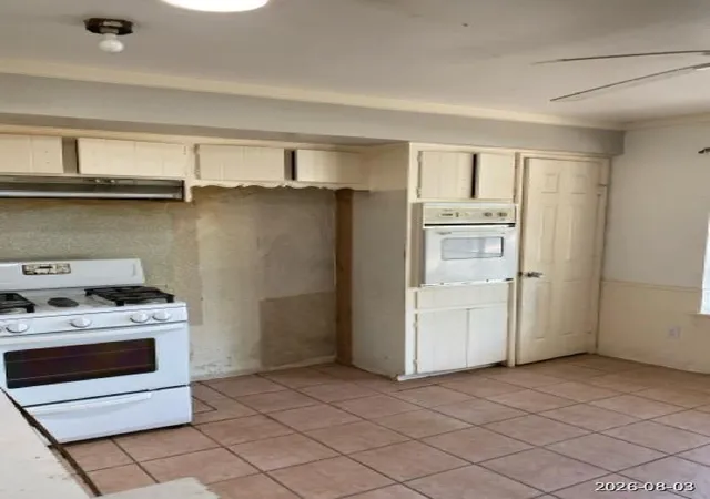 Photo 4 of Sale Pending at 718 Hollyvale Dr, Houston, TX 77060 | MLS# 62388115 | Listing updated on 2026-09-08