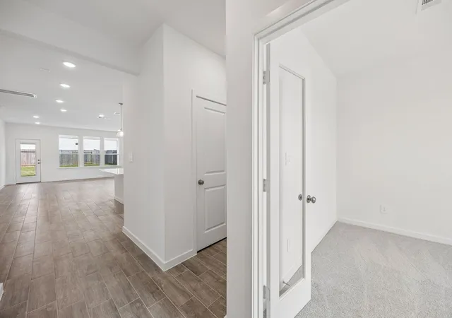 Photo 3 of Single family home for sale at 215 Prairie Ridge Ln, Montgomery, TX 77356 | MLS# 87721489 | Listing updated on 2026-09-13