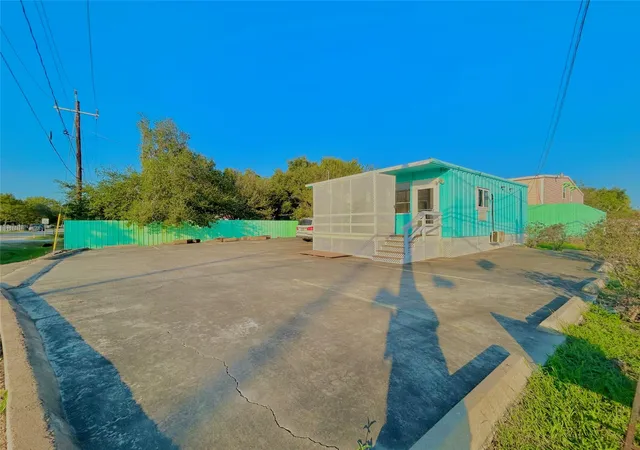 1st image of 927 27th St, Dickinson, TX 77539 | MLS# 87630843