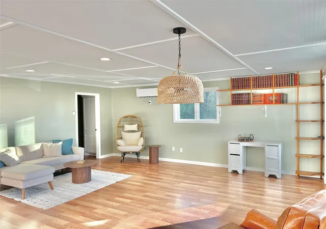 3rd image of 927 27Th St, Dickinson, TX 77539 | MLS# 87630843