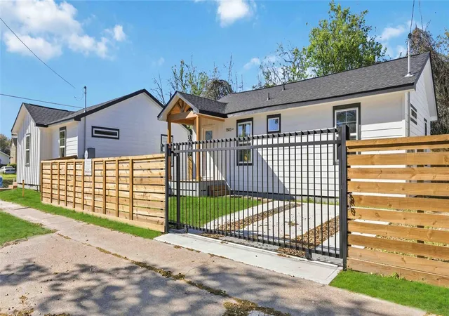 Photo 1 of Single family home for sale at 1503 Cavalcade St, Houston, TX 77009 | MLS# 48010221 | Listing updated on 2026-08-29