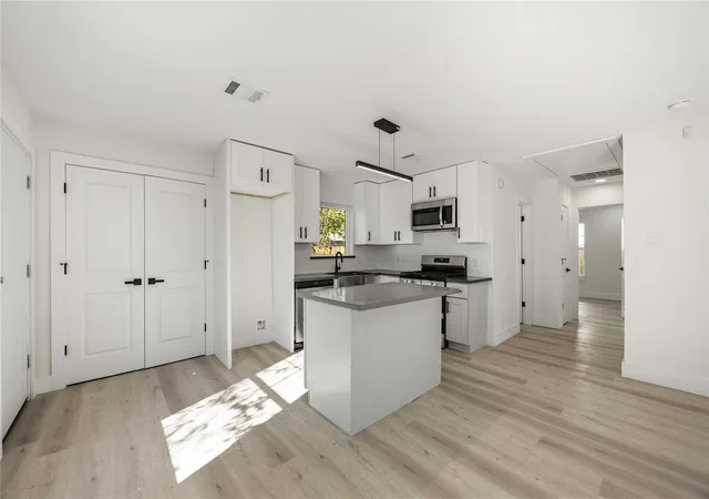 Photo 3 of Single family home for sale at 1503 Cavalcade St, Houston, TX 77009 | MLS# 48010221 | Listing updated on 2026-08-29