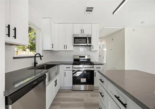 Photo 4 of Single family home for sale at 1503 Cavalcade St, Houston, TX 77009 | MLS# 48010221 | Listing updated on 2026-08-29
