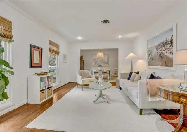Photo 2 of Single family home for sale at 4606 Waynesboro Dr, Houston, TX 77035 | MLS# 40605751 | Listing updated on 2026-09-06