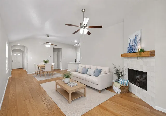 Photo 2 of Single family home for sale at 2910 Crescent Bnd Rd, Spring, TX 77388 | MLS# 6818675 | Listing updated on 2026-09-12