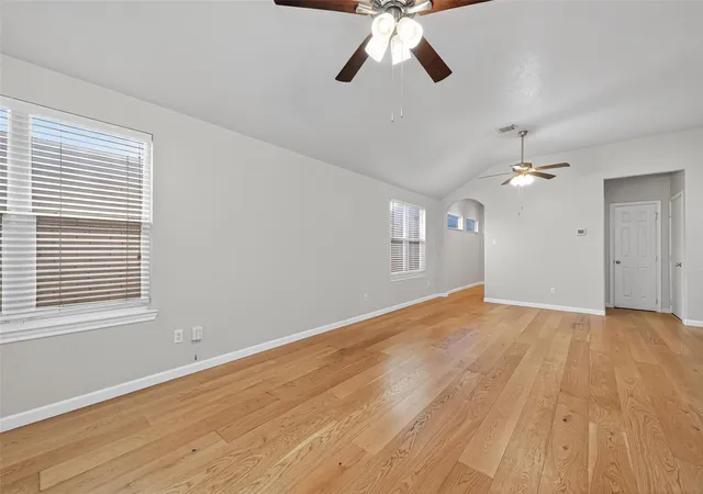 Photo 4 of Single family home for sale at 2910 Crescent Bnd Rd, Spring, TX 77388 | MLS# 6818675 | Listing updated on 2026-09-12