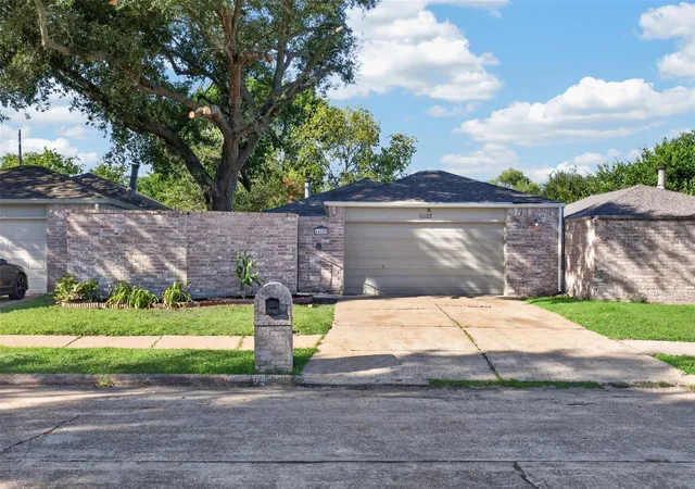 Photo 3 of Single family home for sale at 16122 Glen Mar Dr, Houston, TX 77082 | MLS# 3264118 | Listing updated on 2026-08-23