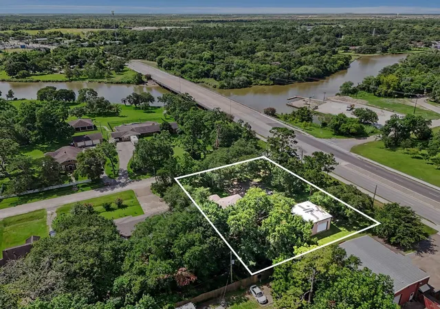 1st image of 2917 48th St, Dickinson, TX 77539 | MLS# 28117969