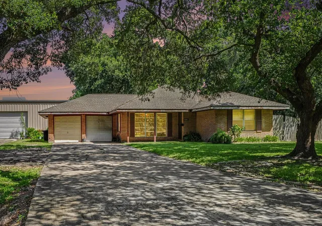 5th image of 2917 48Th St, Dickinson, TX 77539 | MLS# 28117969