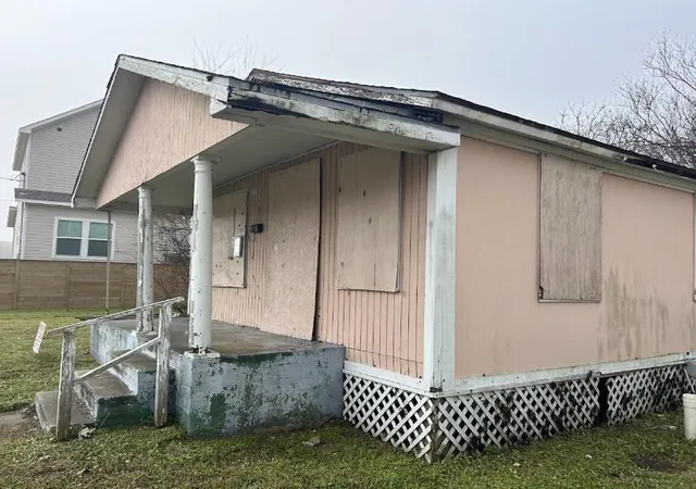 Photo 1 of Single family home for sale at 1315 52nd St, Galveston, TX 77551 | MLS# 64315951 | Listing updated on 2026-09-17