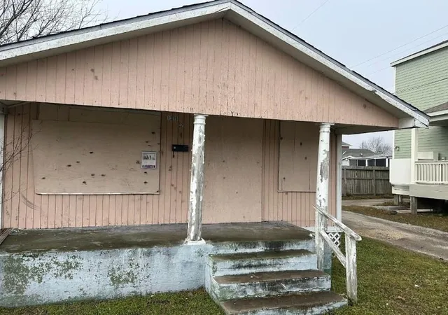 Photo 2 of Single family home for sale at 1315 52nd St, Galveston, TX 77551 | MLS# 64315951 | Listing updated on 2026-09-17