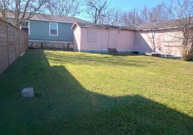 Photo 3 of Single family home for sale at 1315 52nd St, Galveston, TX 77551 | MLS# 64315951 | Listing updated on 2026-09-17